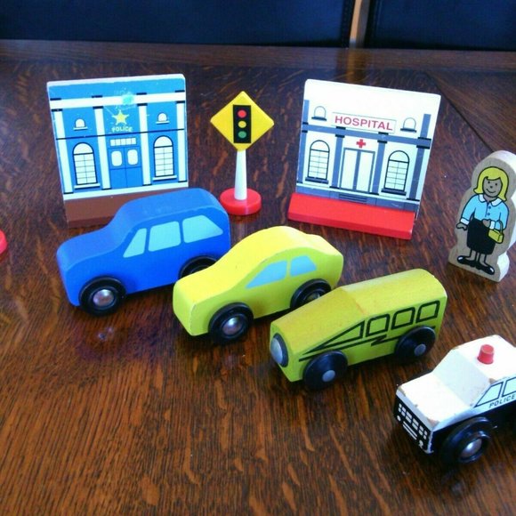 Wooden Toy Cars Set Police Car Traffic Light Station Hospital Sign Shopper Wood - Picture 9 of 16